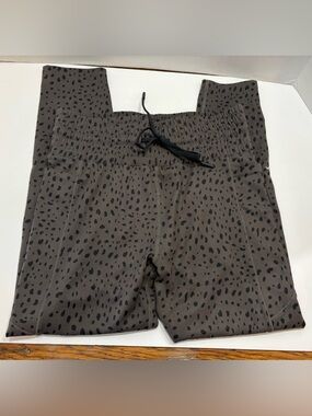 Zyia Active stretchy waist jogger pants, size 8-10, 26” inseam, animal print